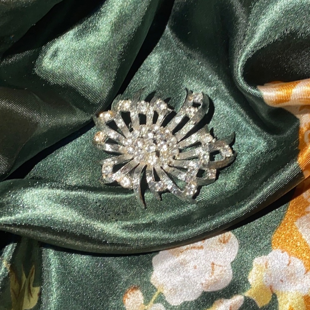 Vintage Flower Brooch Pin